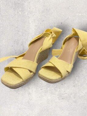 Yellow Coconuts by Matisse Wedges